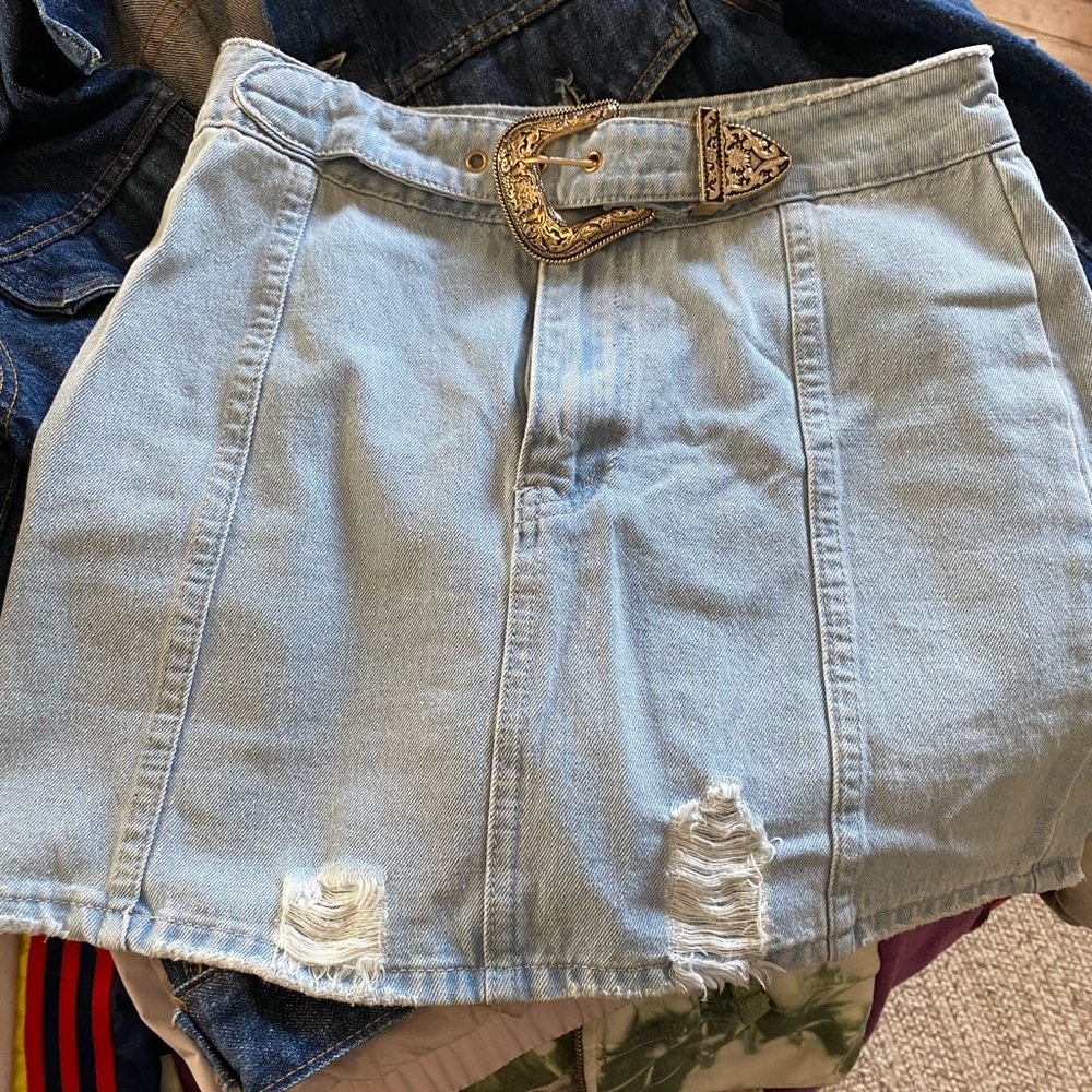 New with tags, skirt with belt